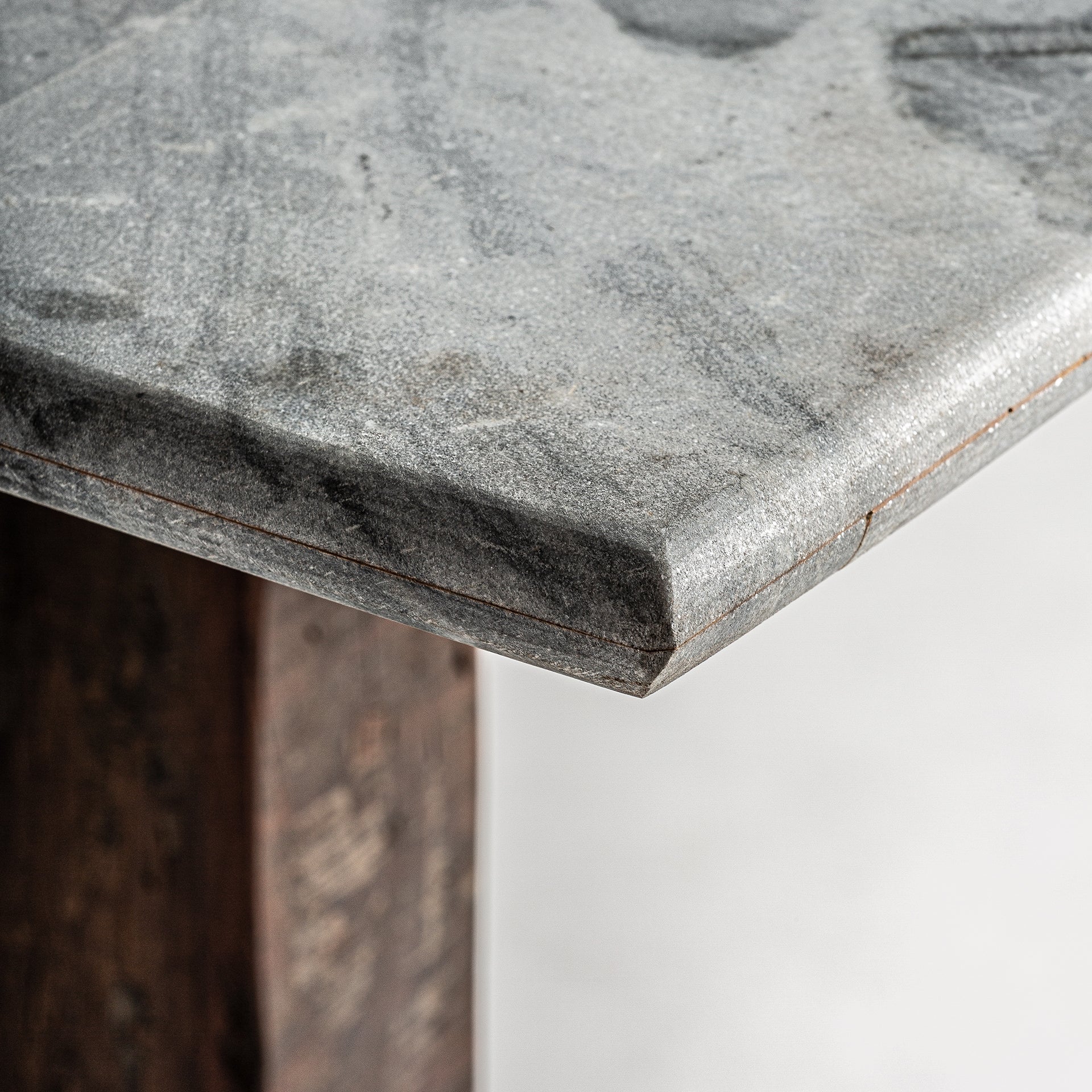 JHABA BAR TABLE